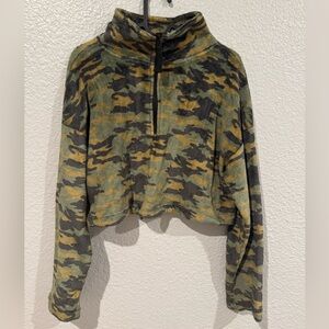 Urban Outfitters Camouflage Cropped Zip Pullover